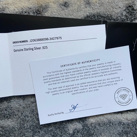 jewlr G initial pendant & chain - Picture 8 of 9